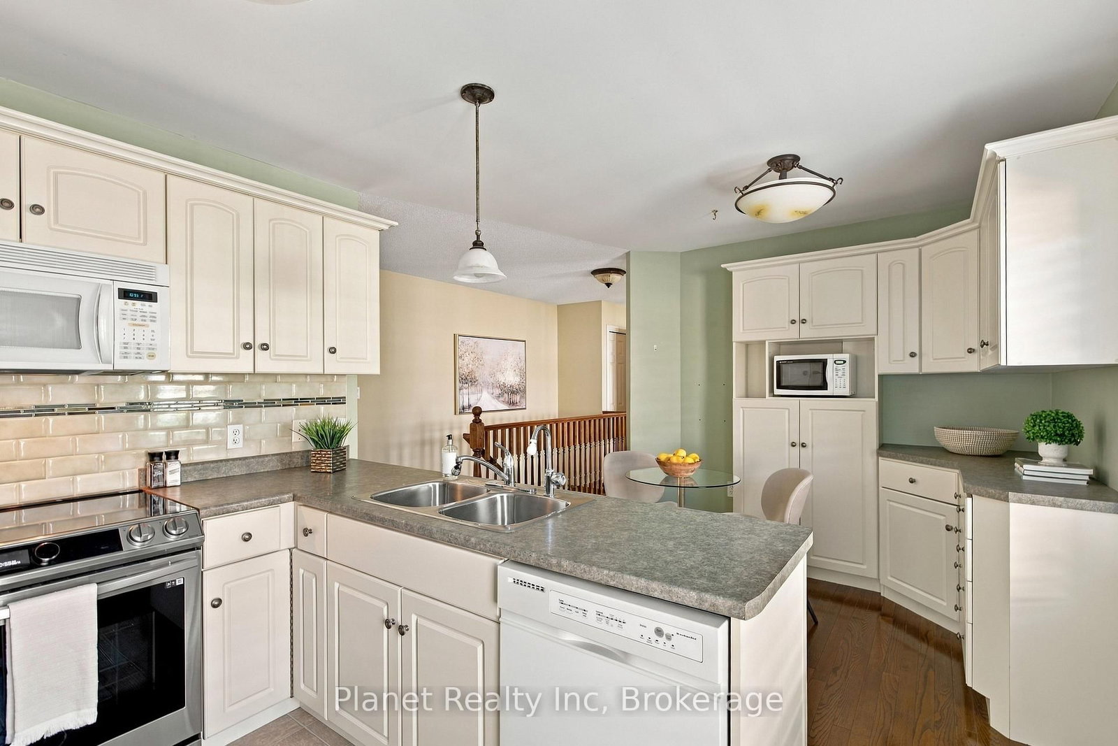 12 Amberwood Lane • Guelph, ON photo 16