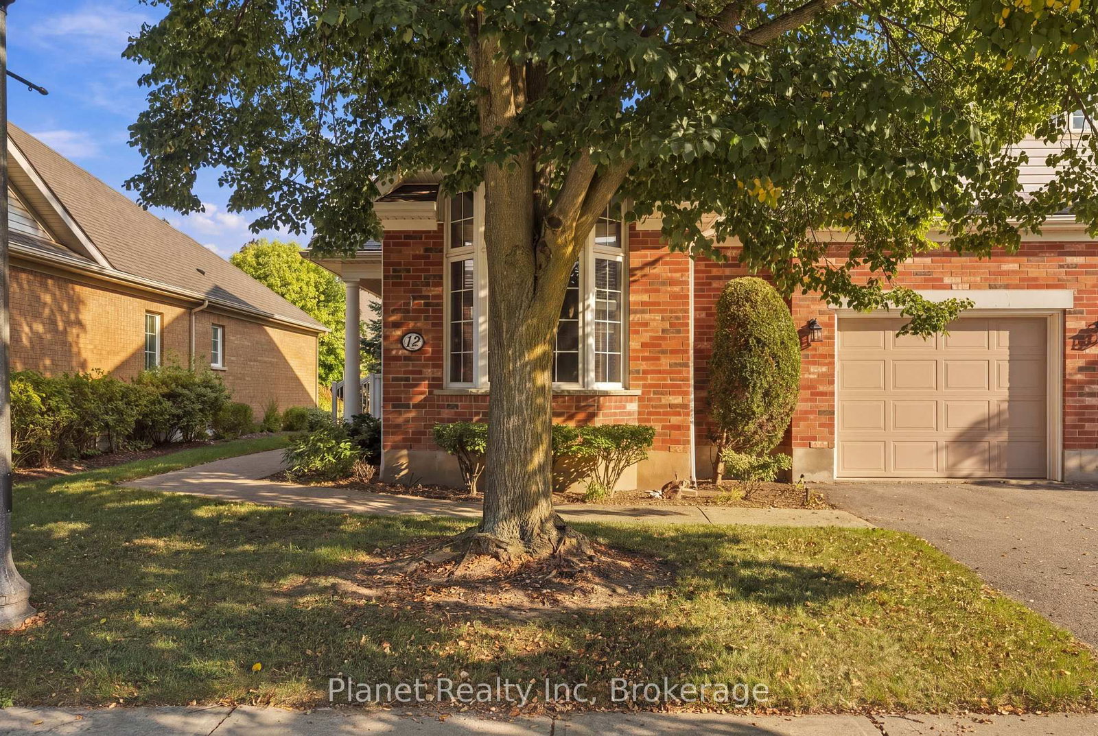 12 Amberwood Lane • Guelph, ON photo 2