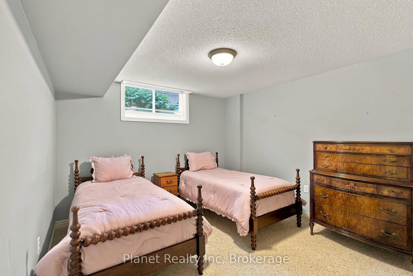 12 Amberwood Lane • Guelph, ON photo 30