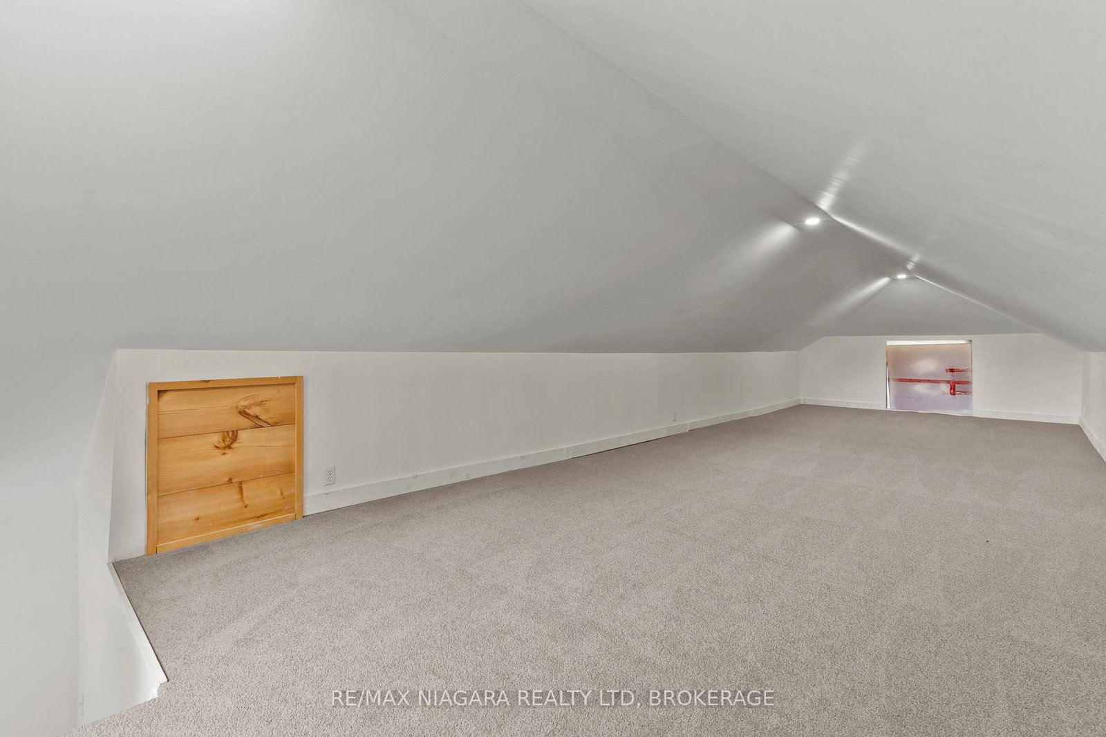 702 Main Street • Port Colborne, ON photo 31