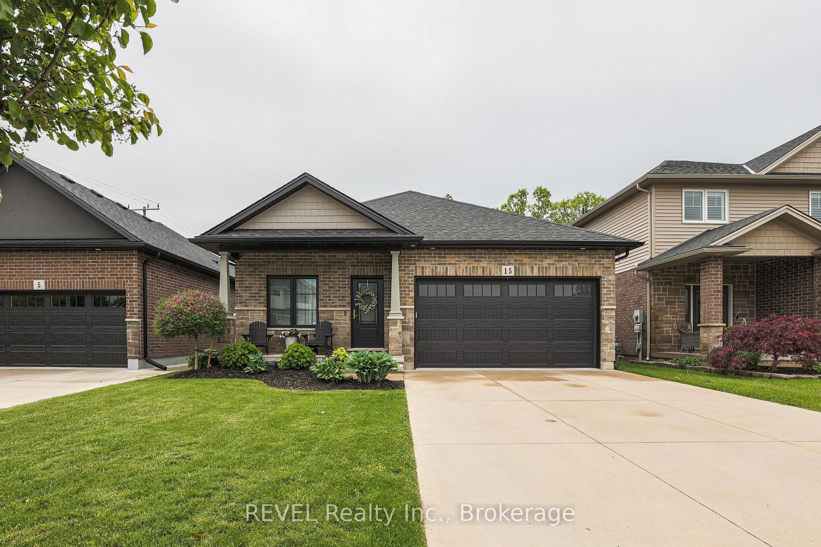 15 Willowbrook Drive • Welland, ON photo 1