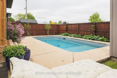 15 Willowbrook Drive • Welland, ON photo 5