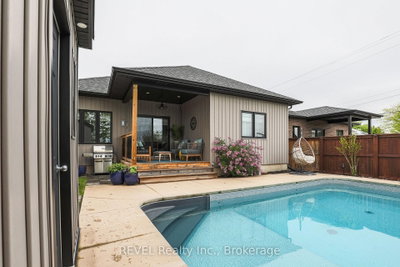 15 Willowbrook Drive • Welland, ON photo 6