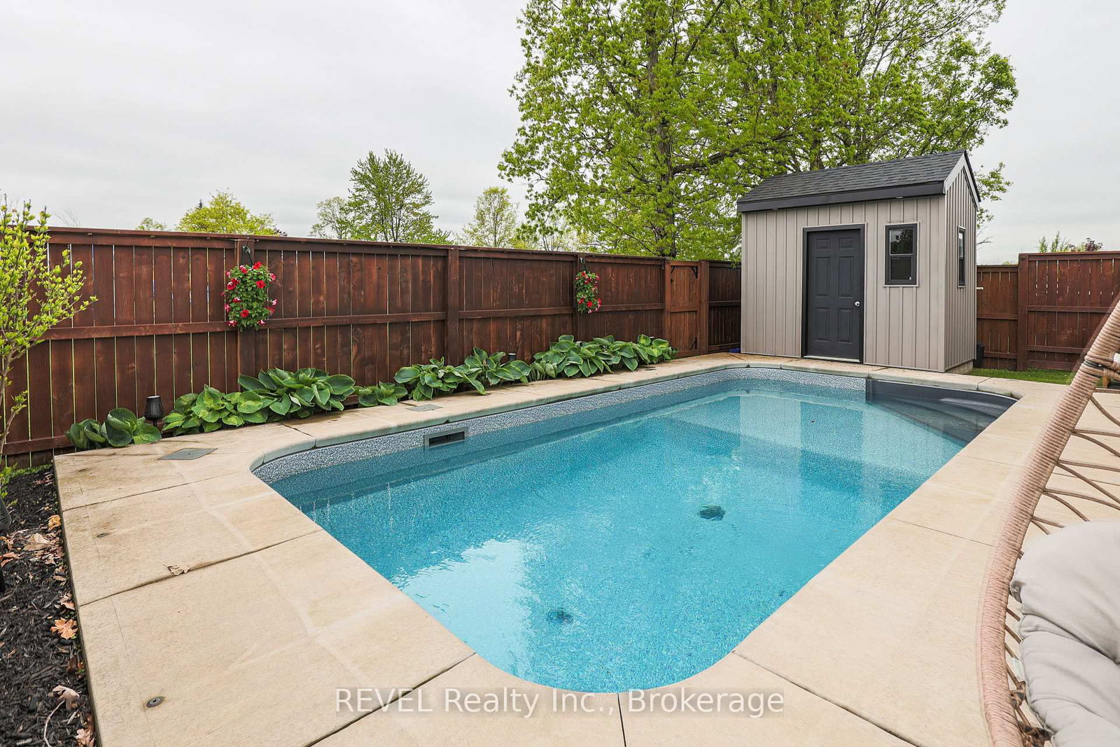 15 Willowbrook Drive • Welland, ON photo 9