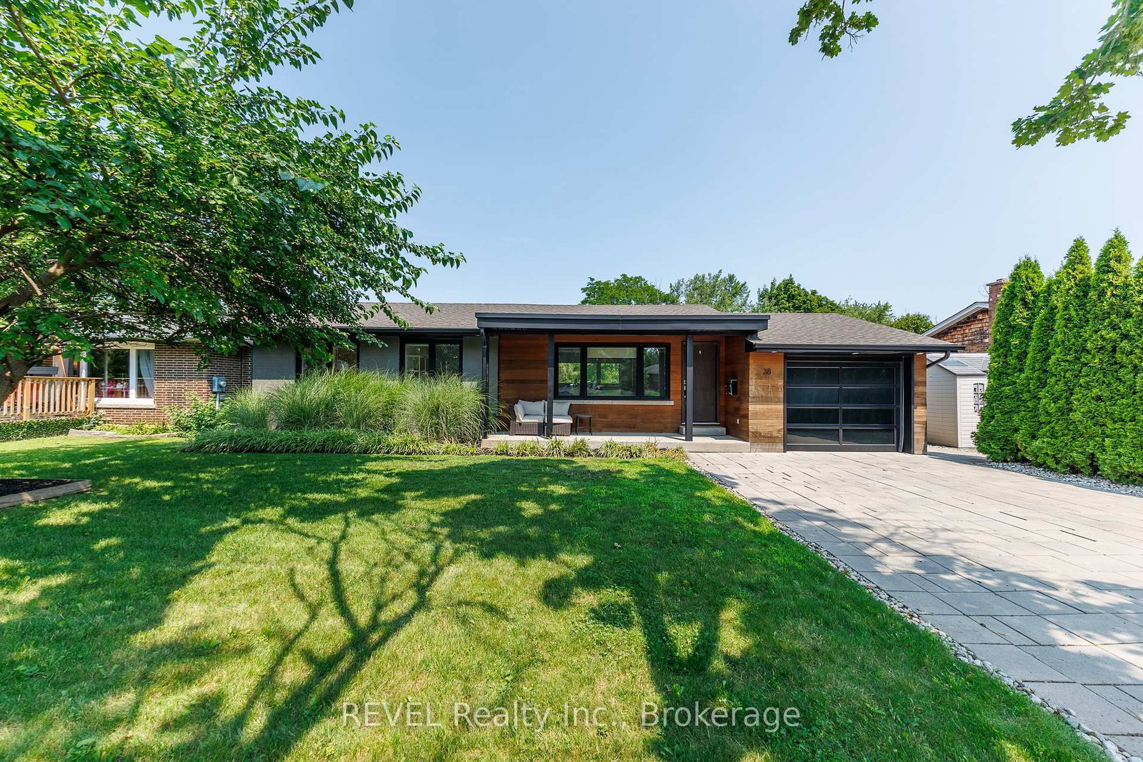38 BRIARSDALE Drive • St. Catharines, ON photo 1