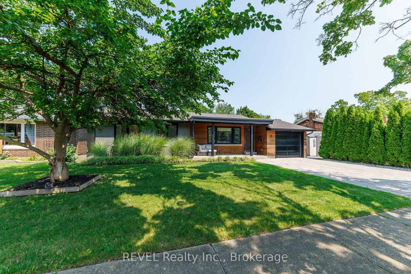 38 BRIARSDALE Drive
