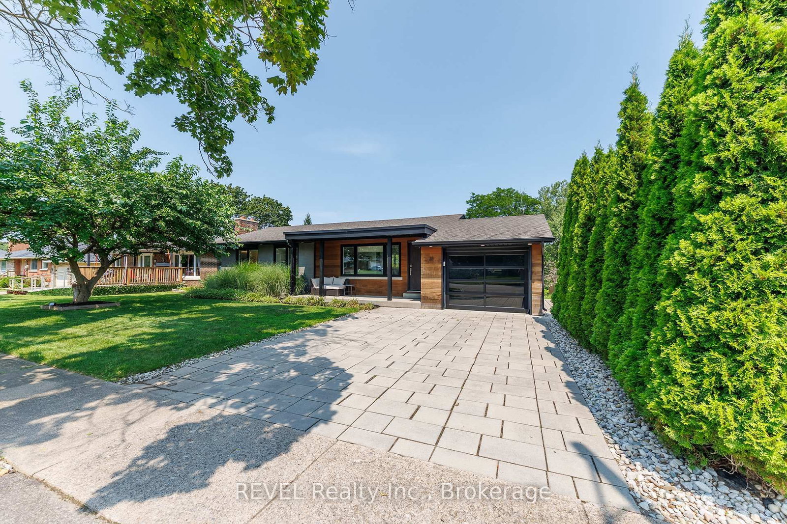 38 BRIARSDALE Drive • St. Catharines, ON photo 3