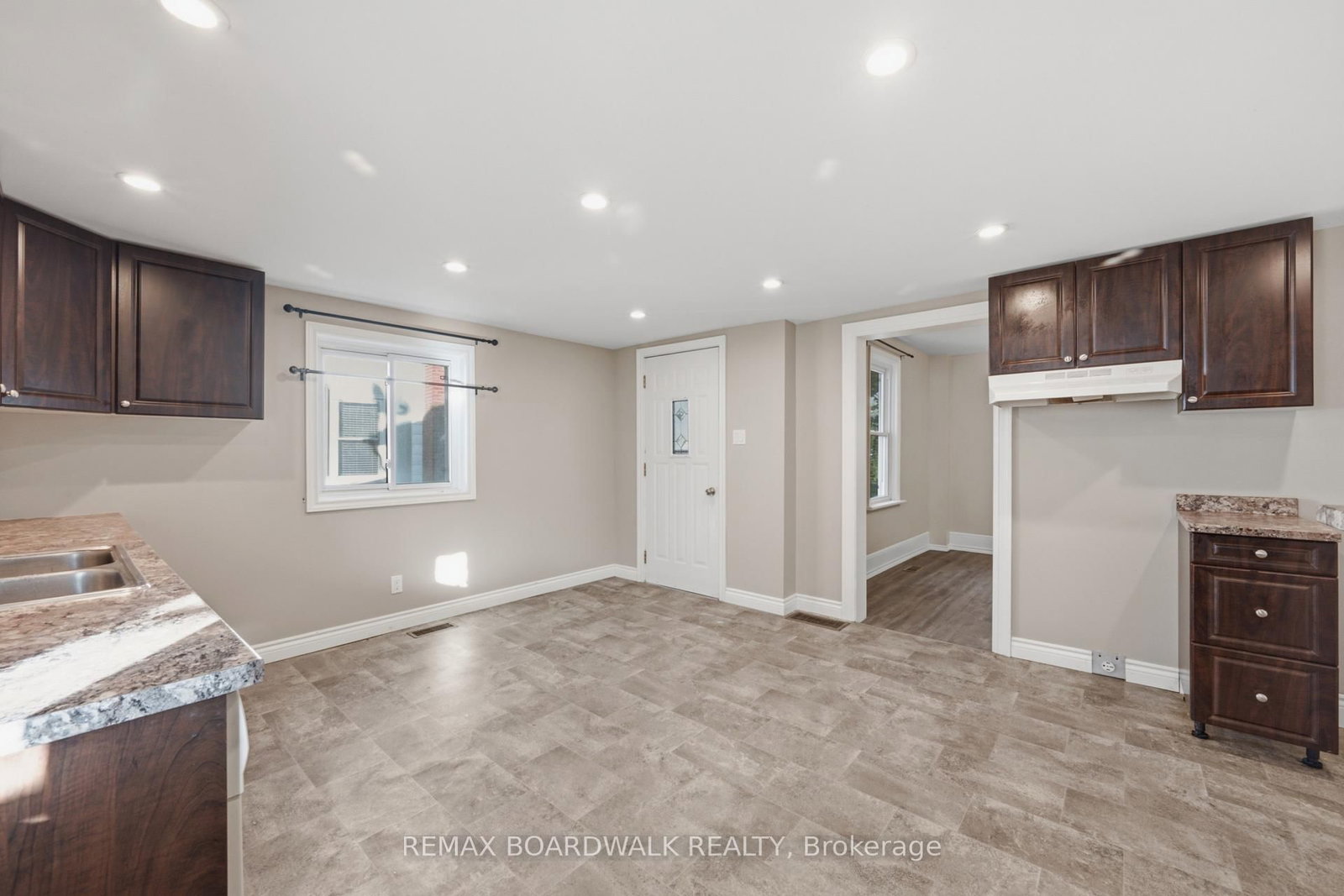 390-394 Hyde Street • Prescott, ON photo 21