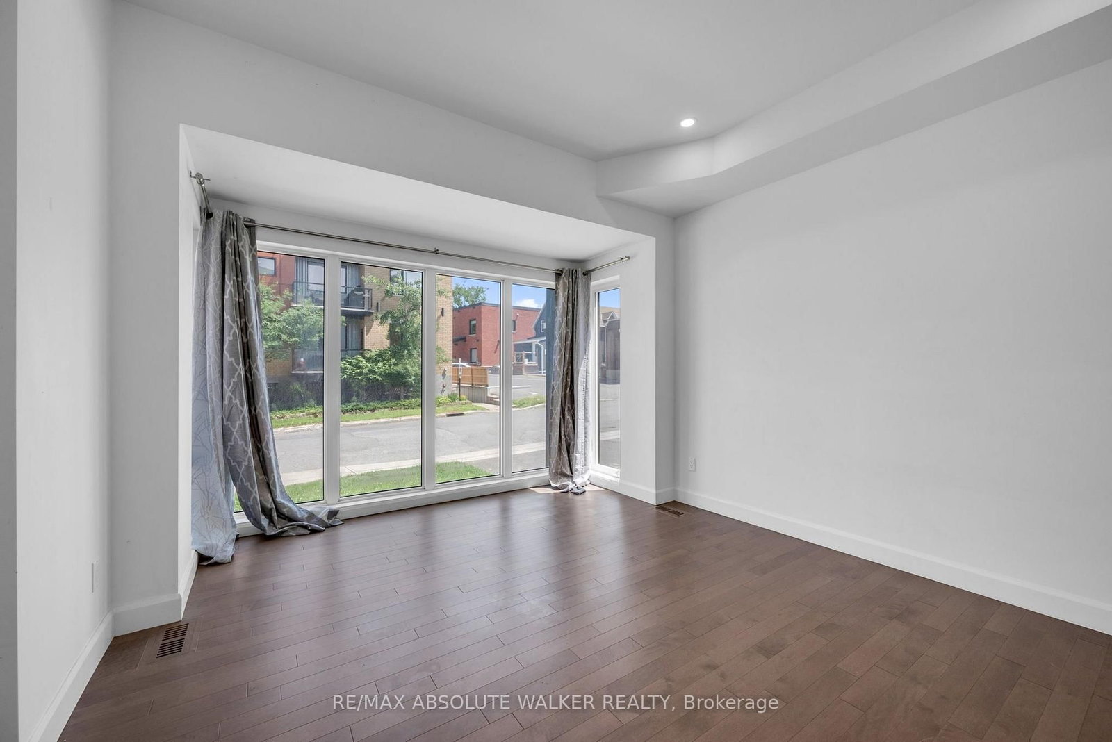 10 Chapleau Avenue • #A • Ottawa, ON photo 6