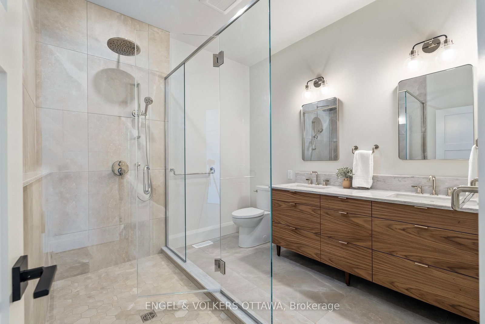 35 Mackay Street • Ottawa, ON photo 24