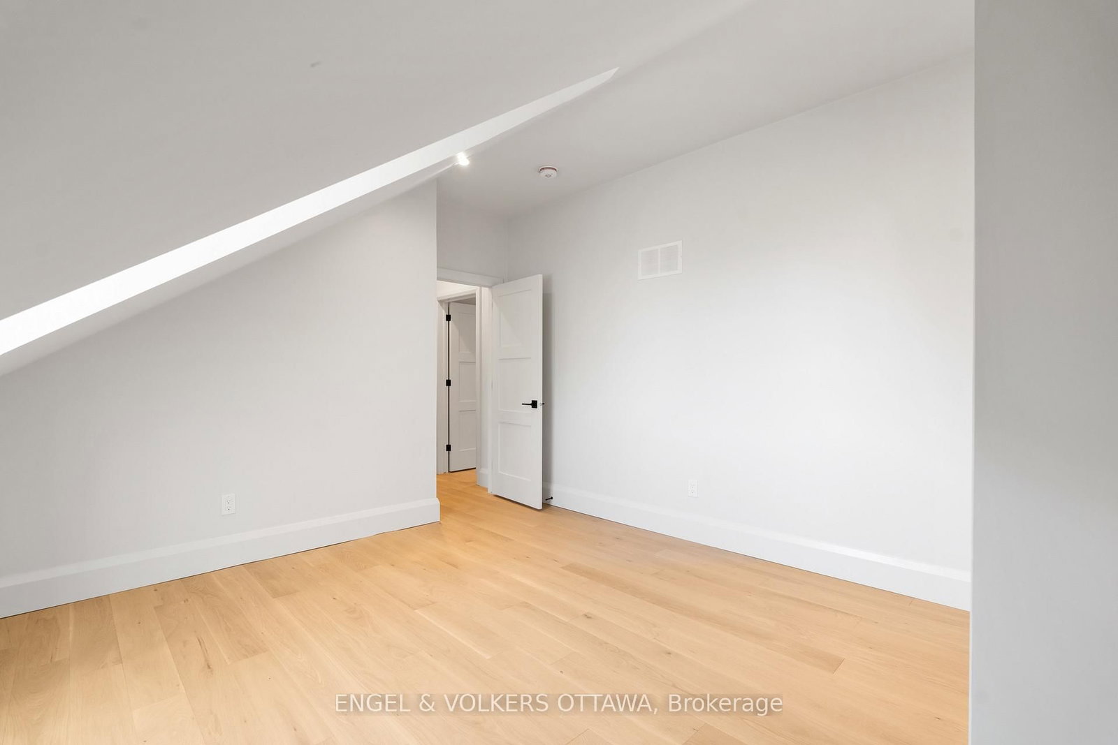 35 Mackay Street • Ottawa, ON photo 33