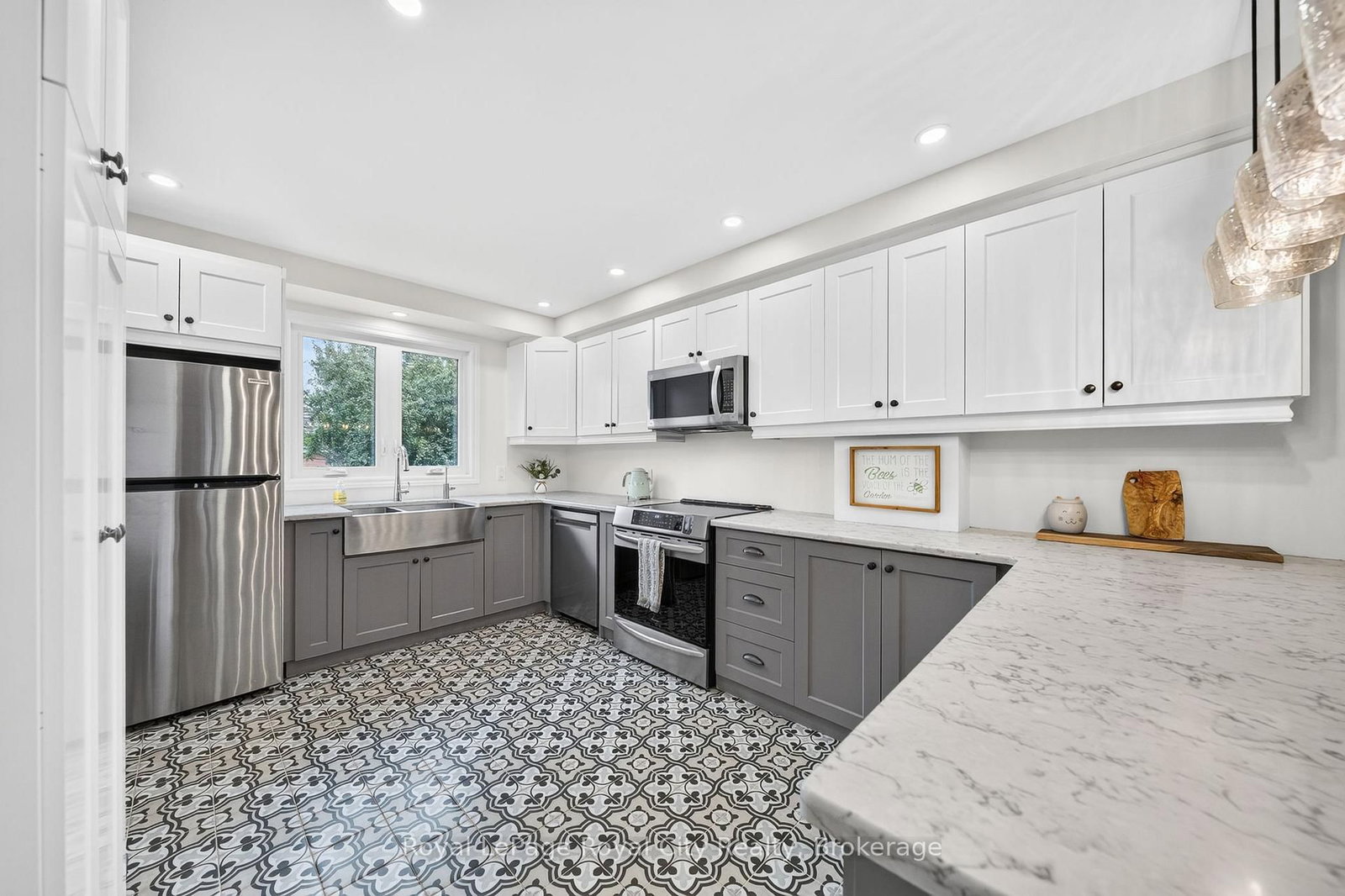 12 Southcreek Trail • Guelph, ON photo 18