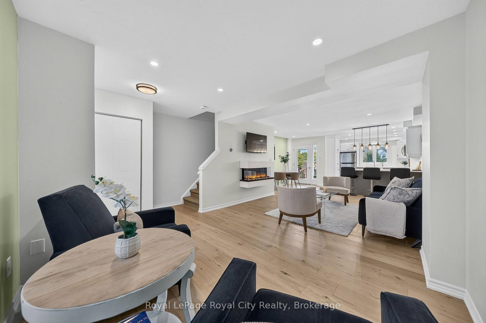 12 Southcreek Trail • Guelph, ON photo 7