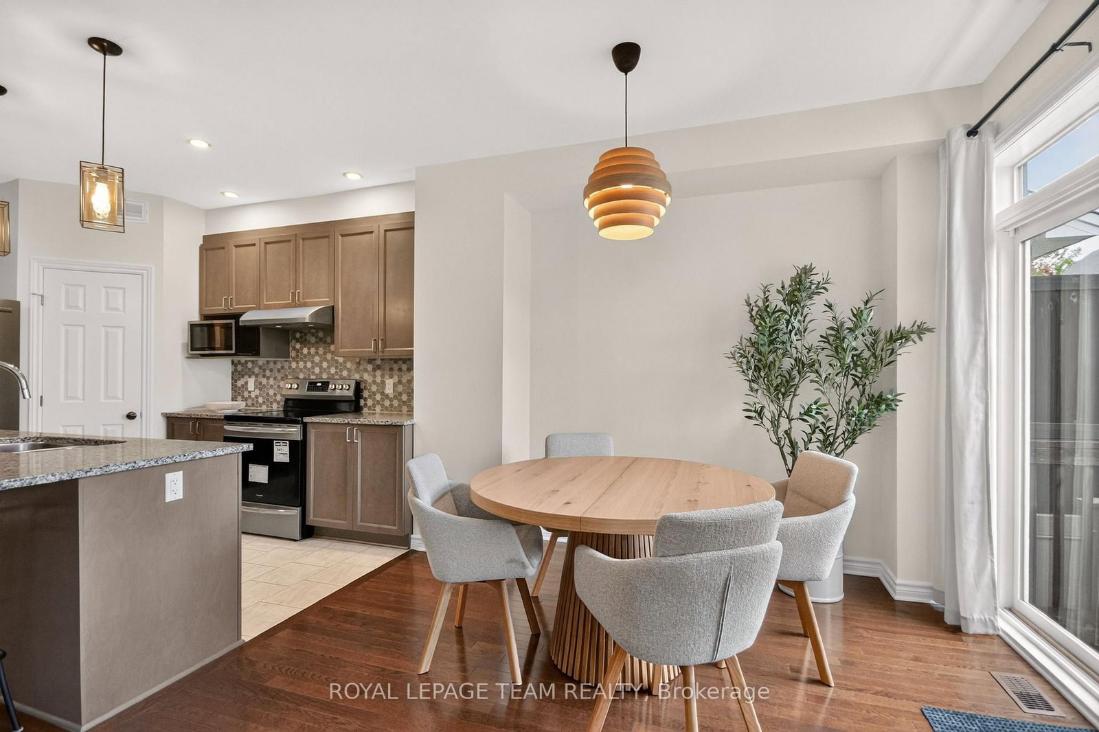 328 WARMSTONE Drive • Ottawa, ON photo 15