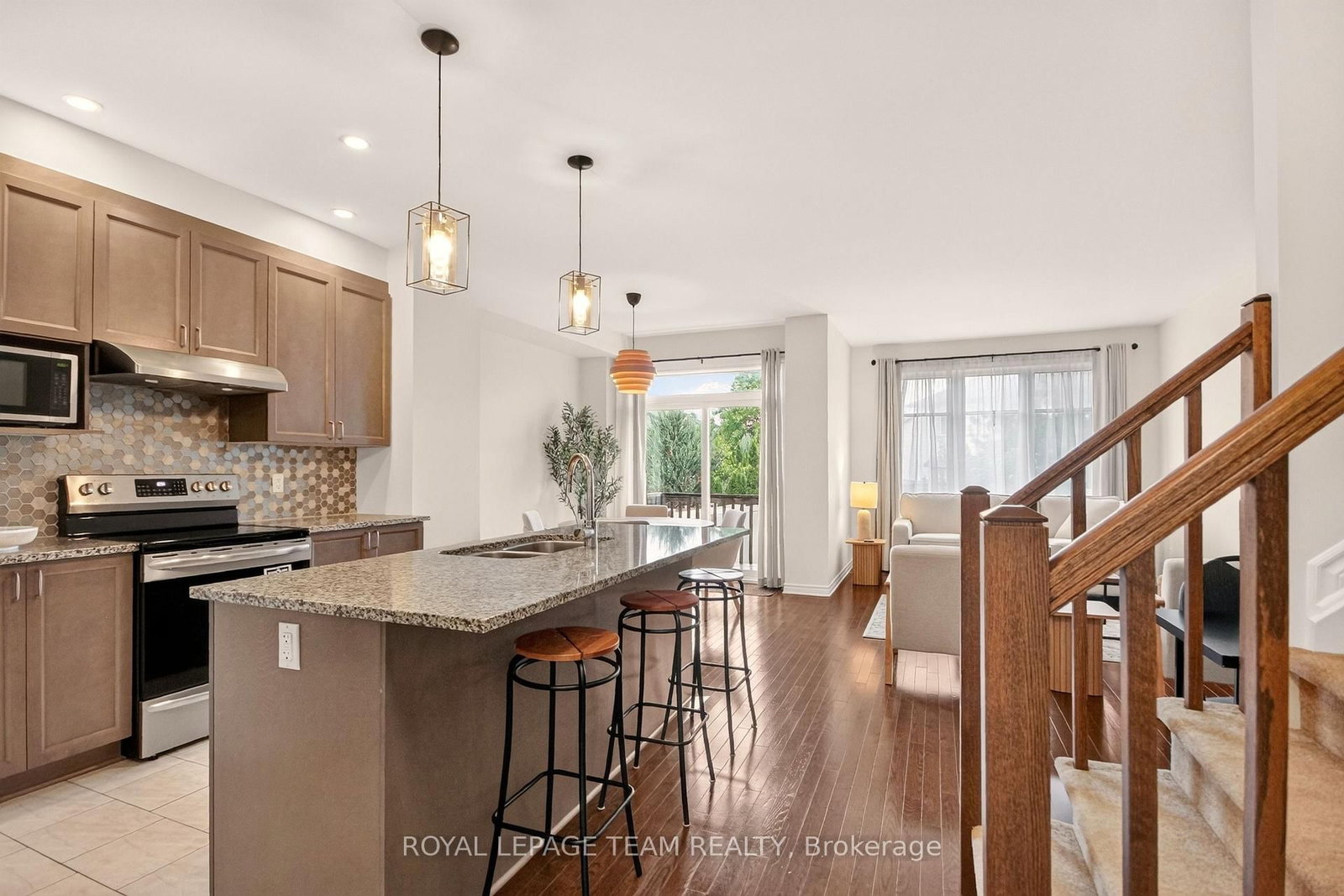 328 WARMSTONE Drive • Ottawa, ON photo 17