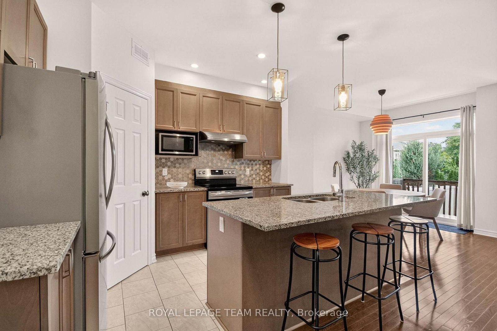 328 WARMSTONE Drive • Ottawa, ON photo 18