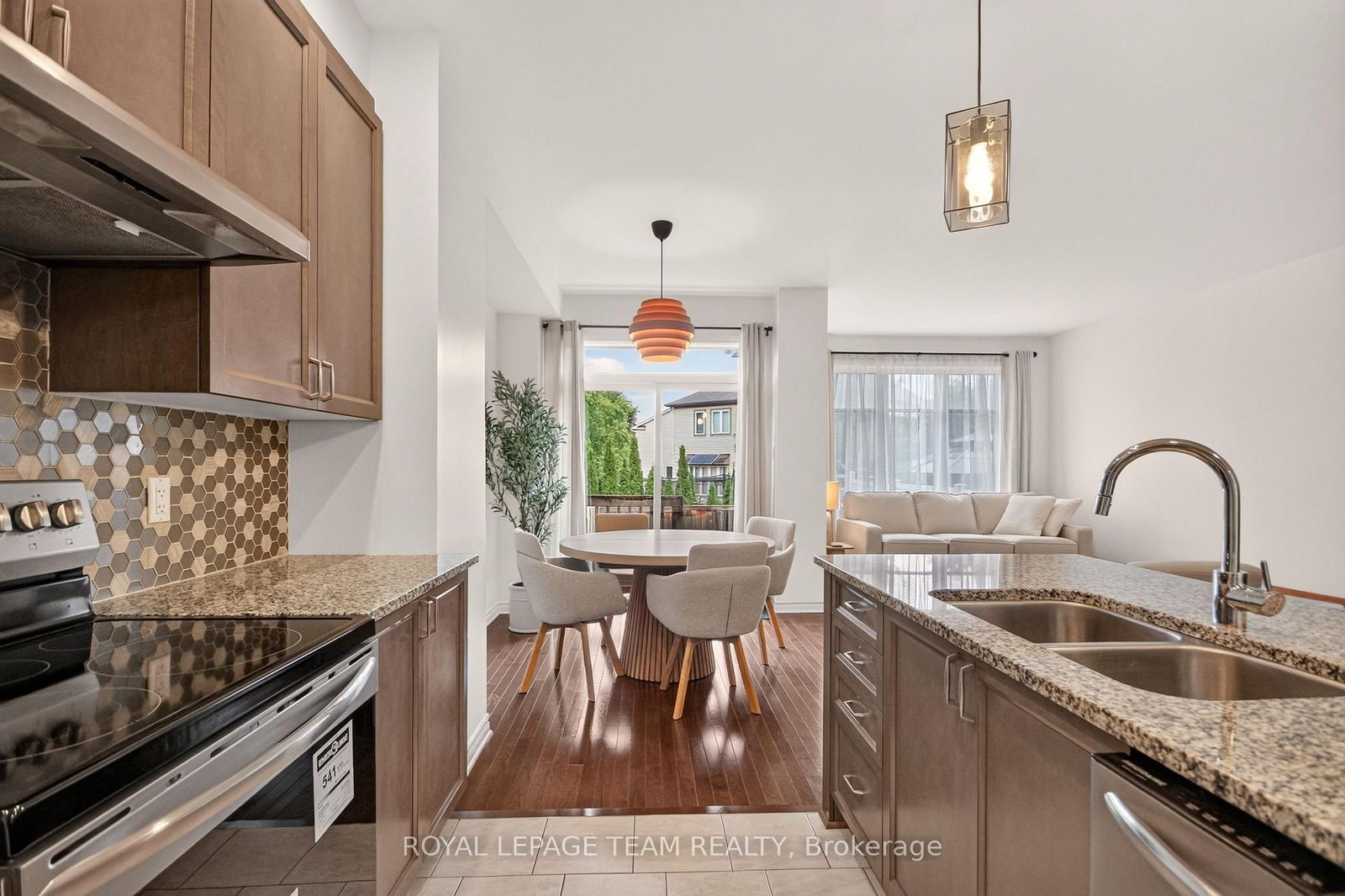 328 WARMSTONE Drive • Ottawa, ON photo 19