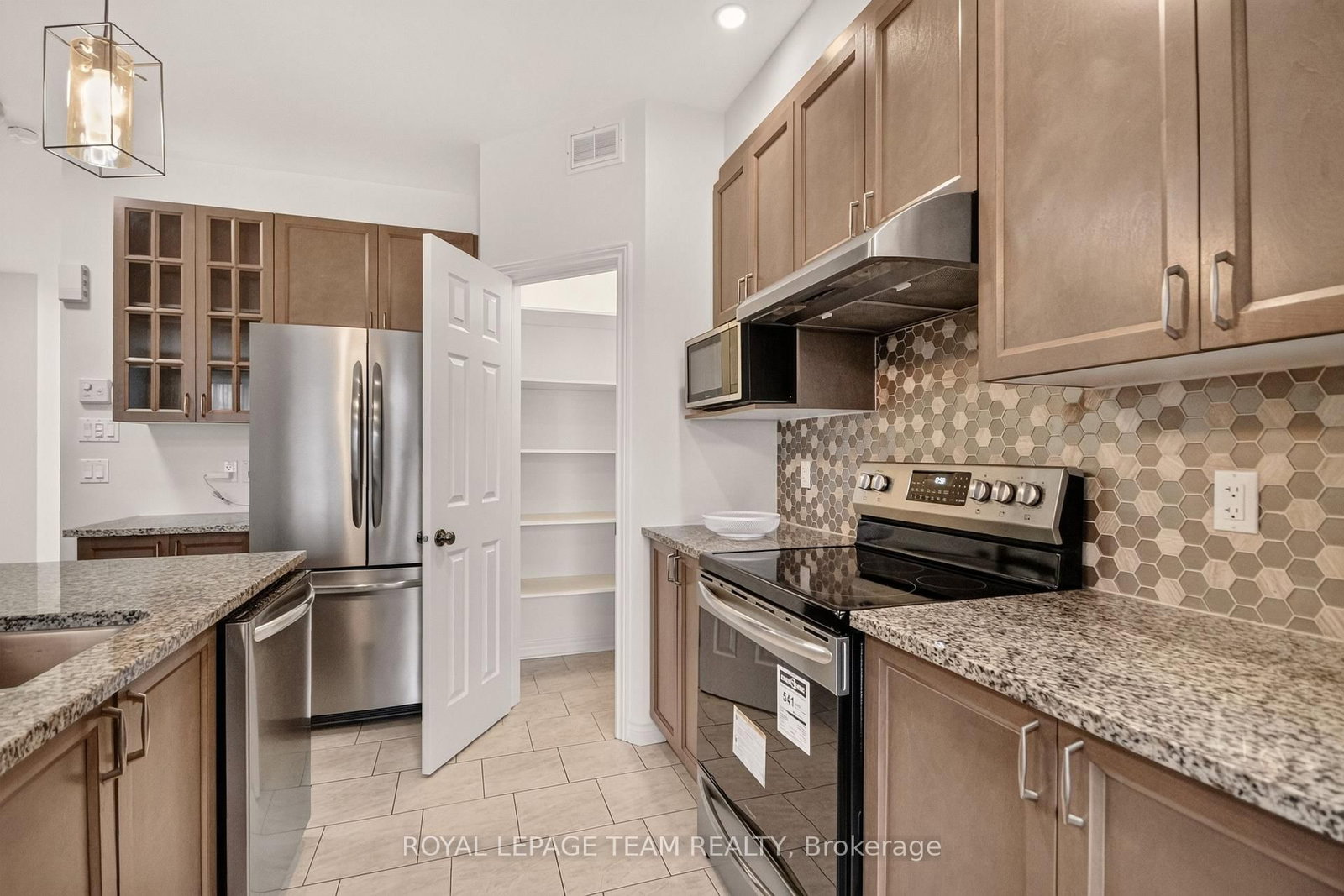 328 WARMSTONE Drive • Ottawa, ON photo 22