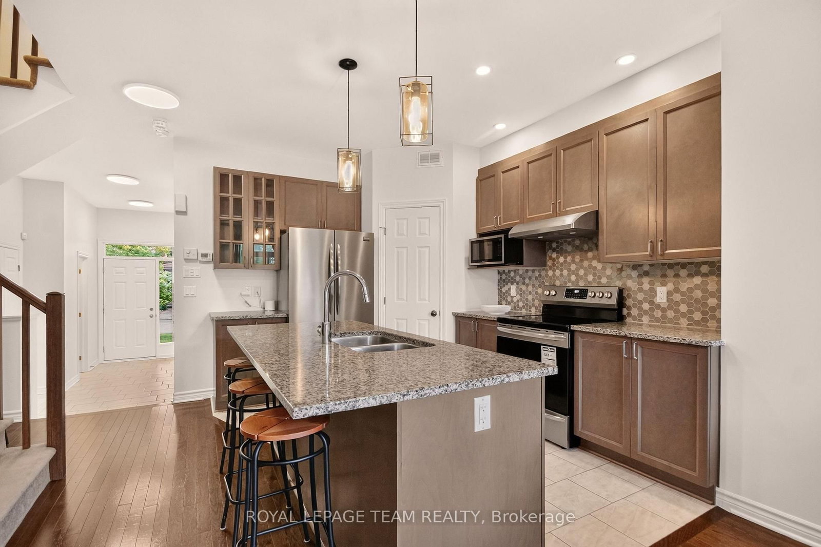 328 WARMSTONE Drive • Ottawa, ON photo 24