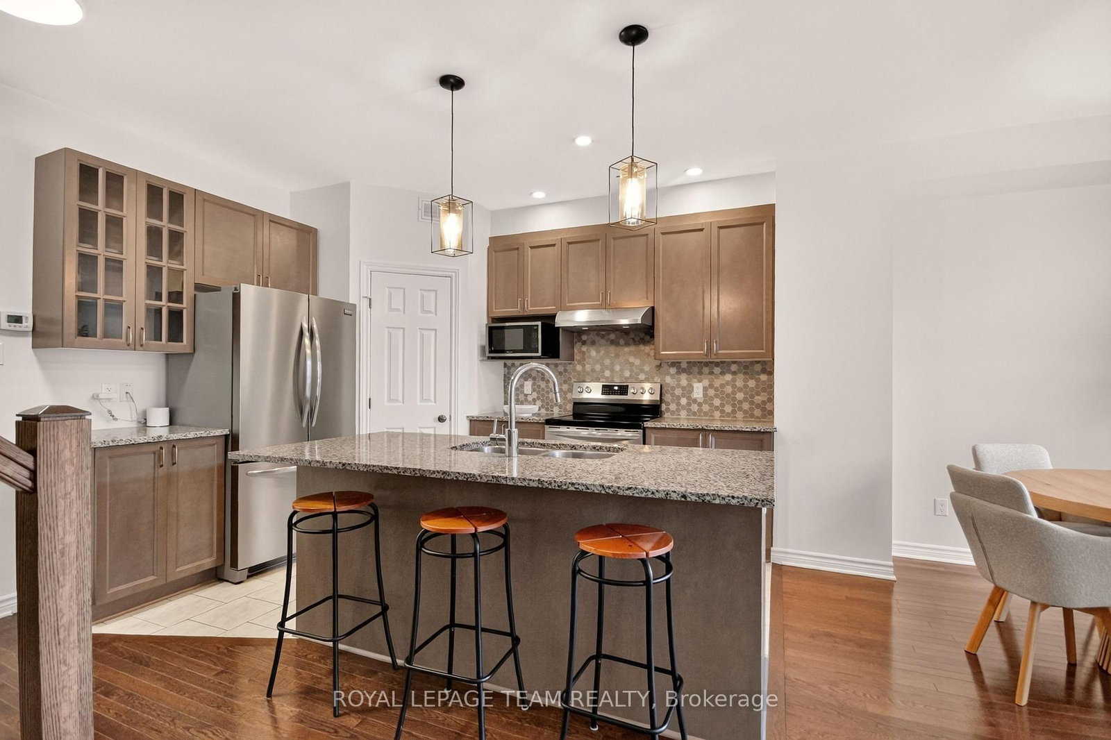 328 WARMSTONE Drive • Ottawa, ON photo 25