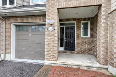 328 WARMSTONE Drive • Ottawa, ON photo 4