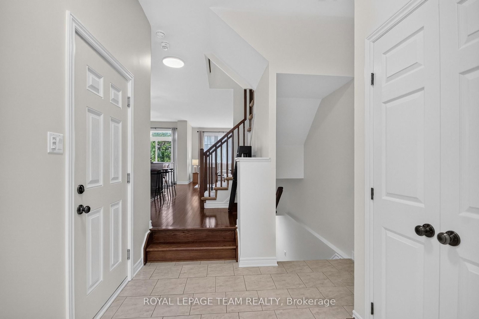 328 WARMSTONE Drive • Ottawa, ON photo 7