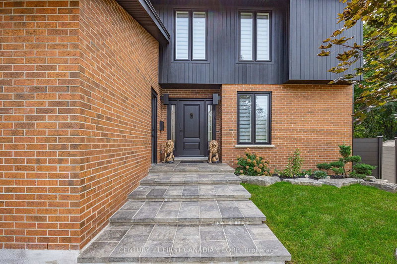 28 Lindbrook Court