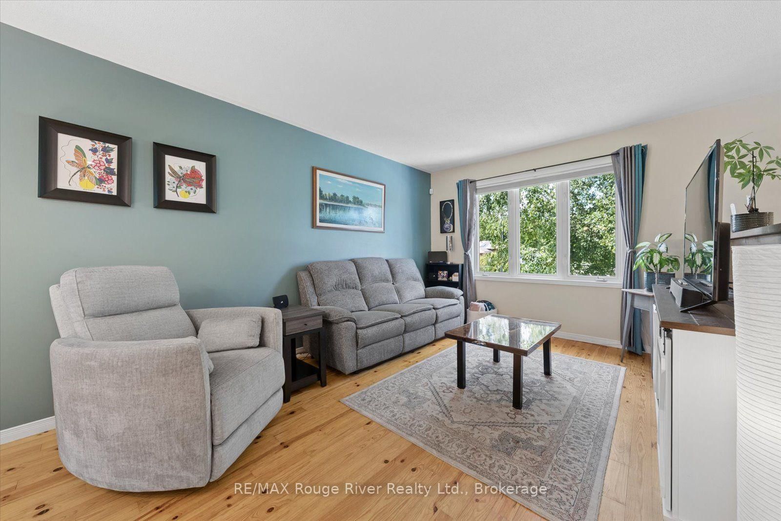 32 South Maloney Street • Limoges, ON photo 5