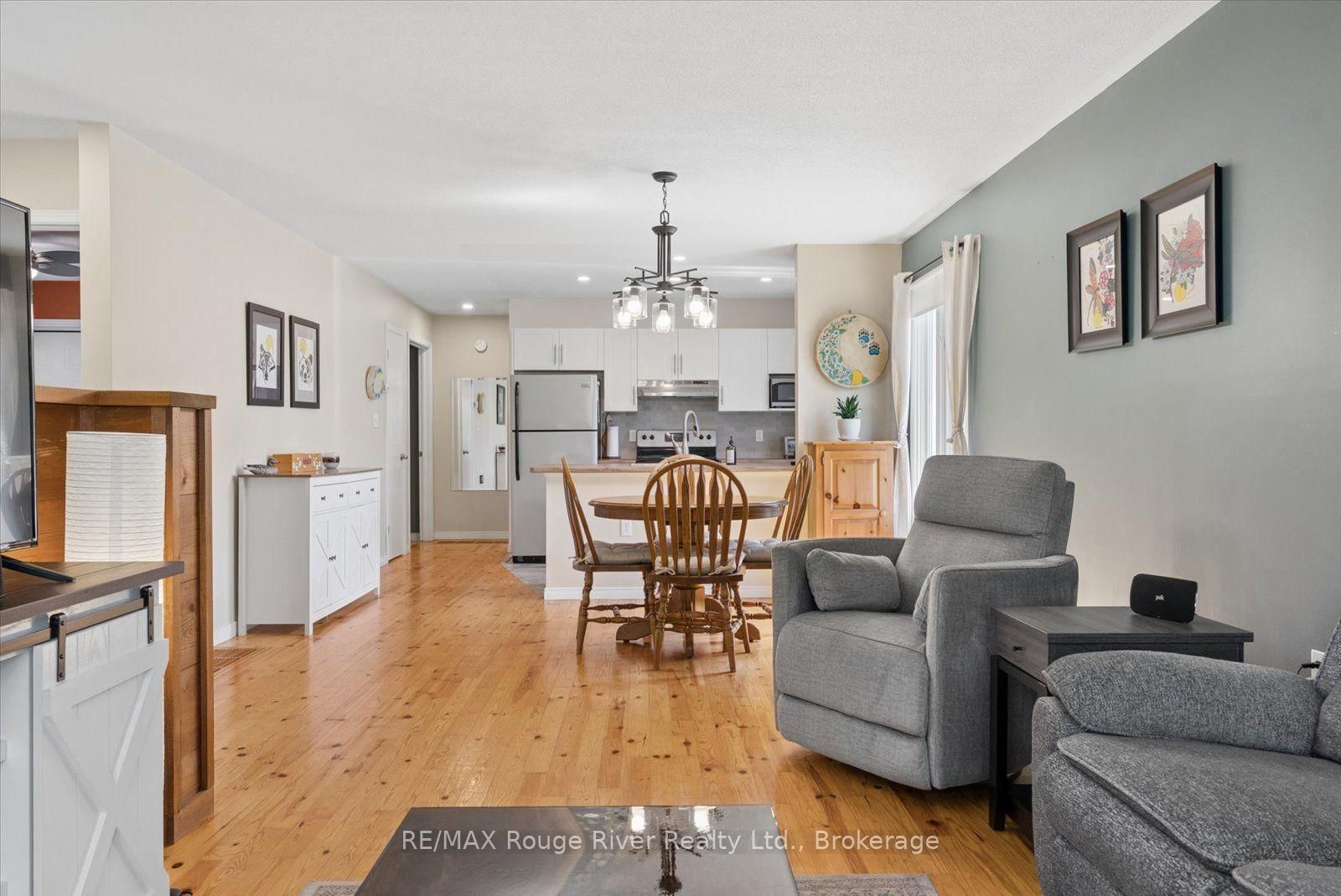 32 South Maloney Street • Limoges, ON photo 6