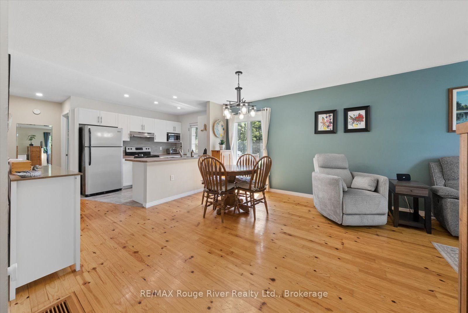 32 South Maloney Street • Limoges, ON photo 7