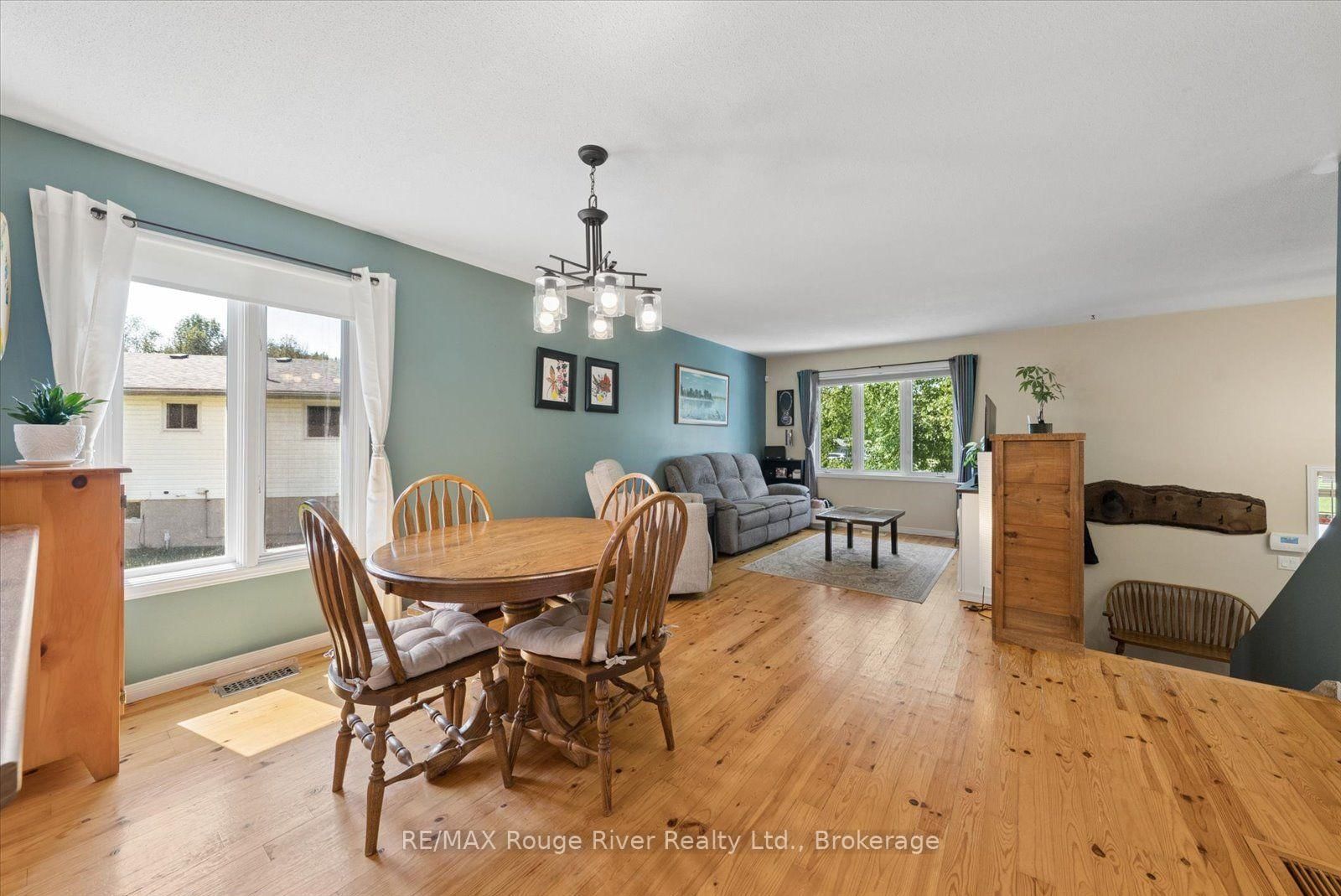 32 South Maloney Street • Limoges, ON photo 8