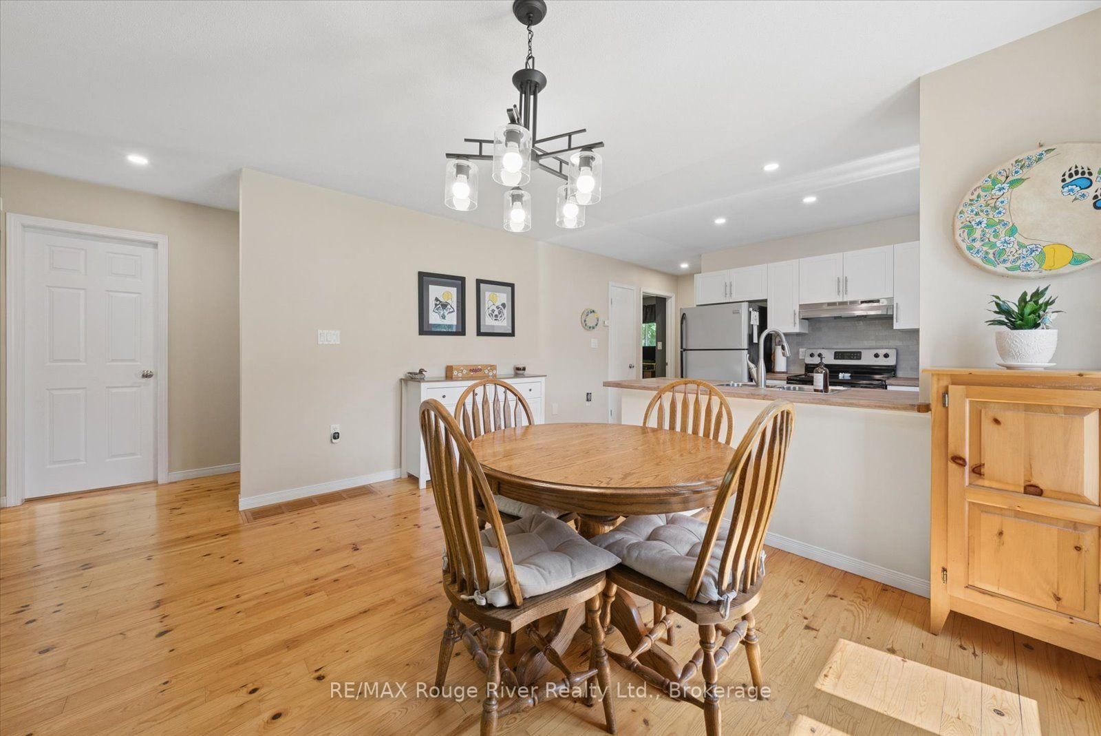 32 South Maloney Street • Limoges, ON photo 9