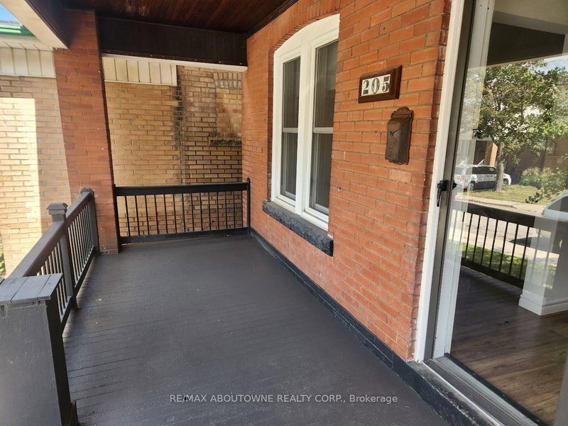 205 Kensington Avenue S