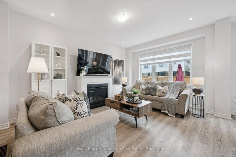 43 Harpin Way W