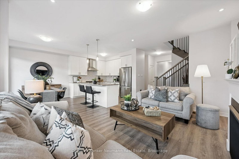 43 Harpin Way W