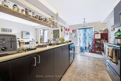 2510 Nutgrove Avenue • Ottawa, ON photo 9