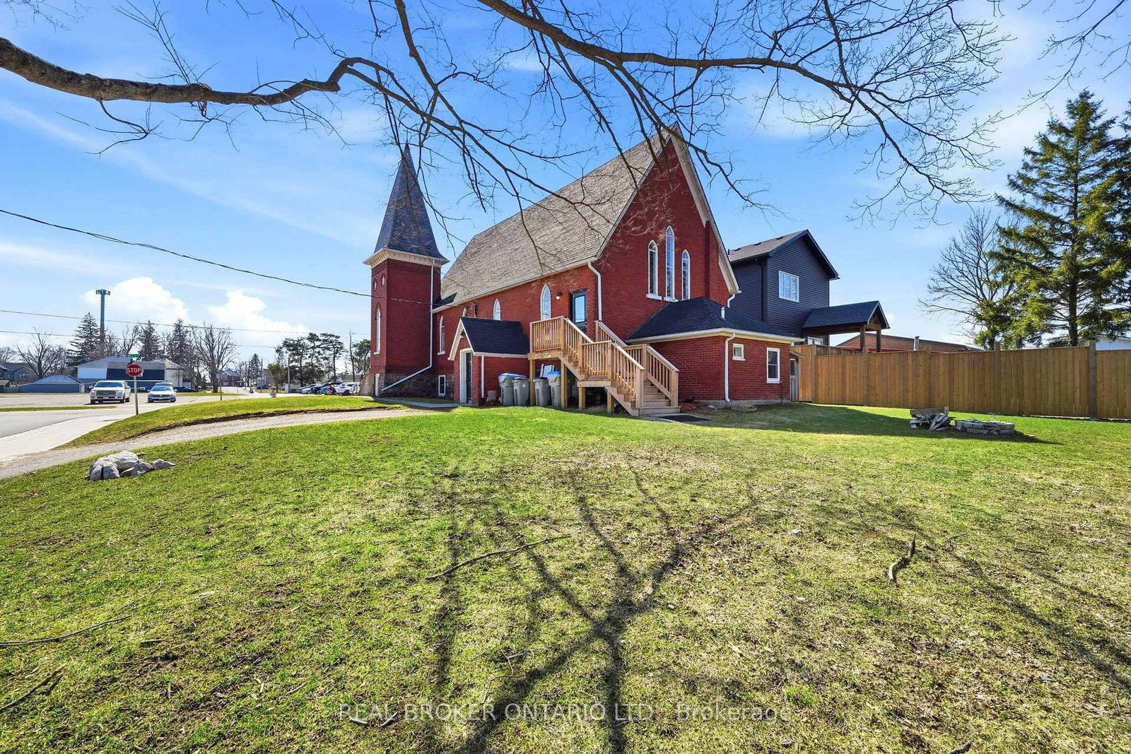 20 Mill Street E • Perth East, ON photo 4