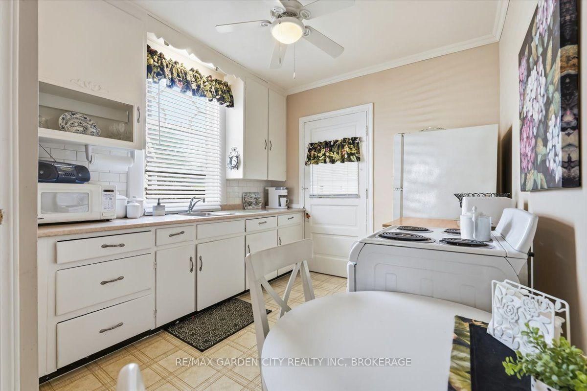 70 Lowell Avenue • St. Catharines, ON photo 10