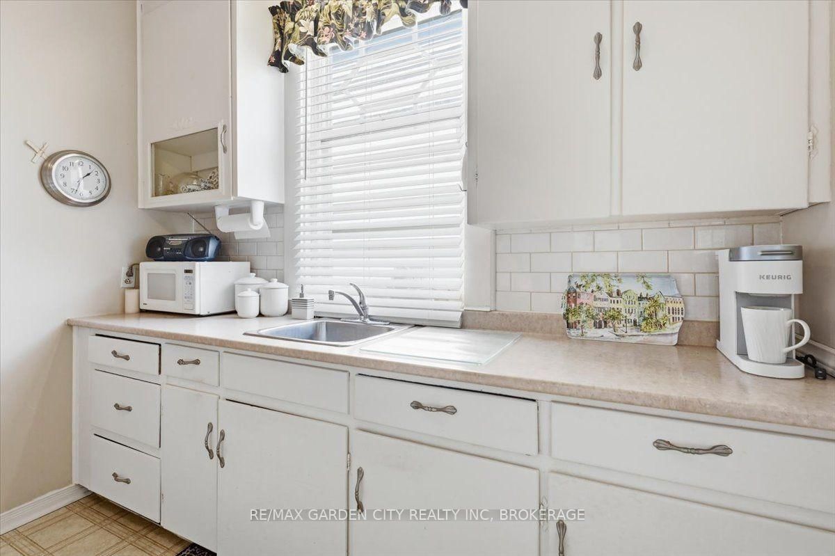 70 Lowell Avenue • St. Catharines, ON photo 12