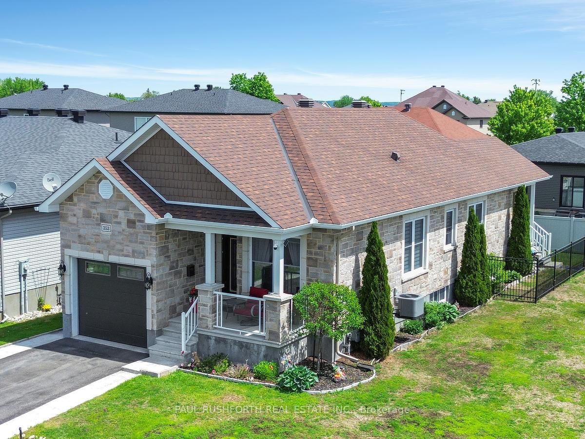 353 Trillium Circle • Alfred and Plantagenet, ON photo 2