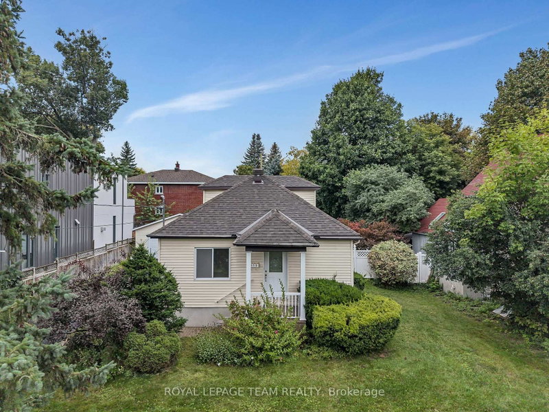 658 Tweedsmuir Ave photo 4