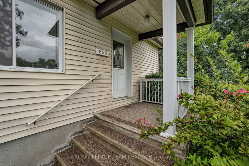658 Tweedsmuir Ave photo 5