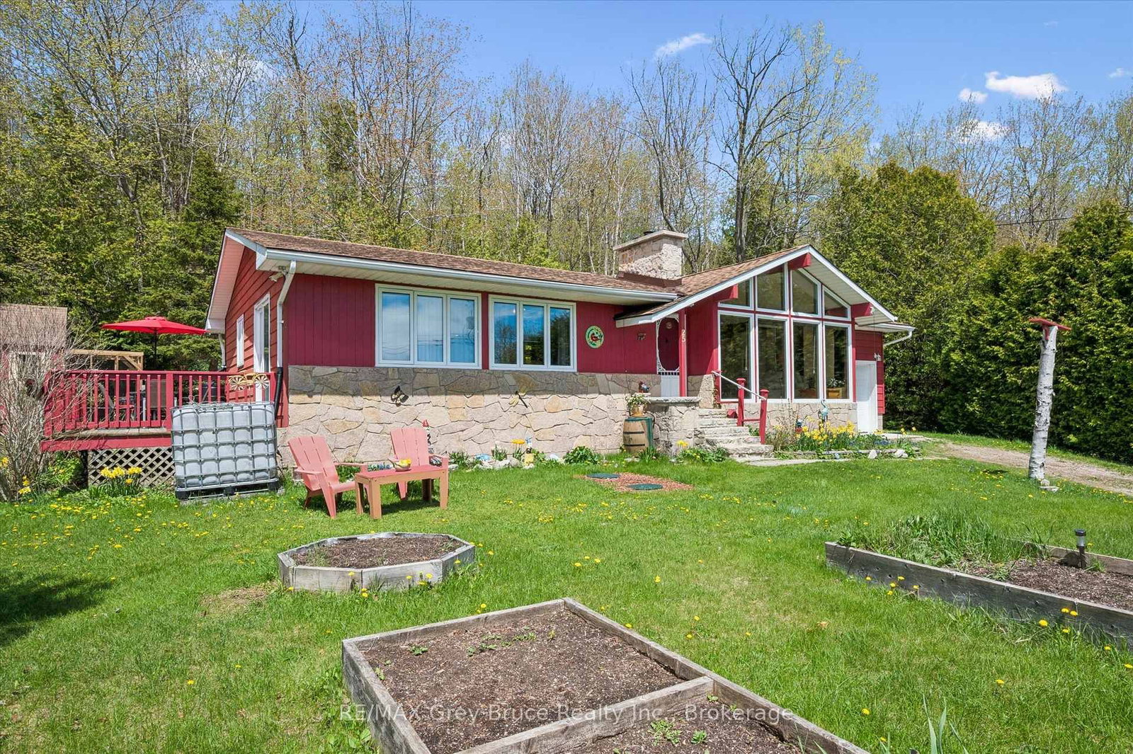 25 Shoreline Drive • Northern Bruce Peninsula, ON photo 2