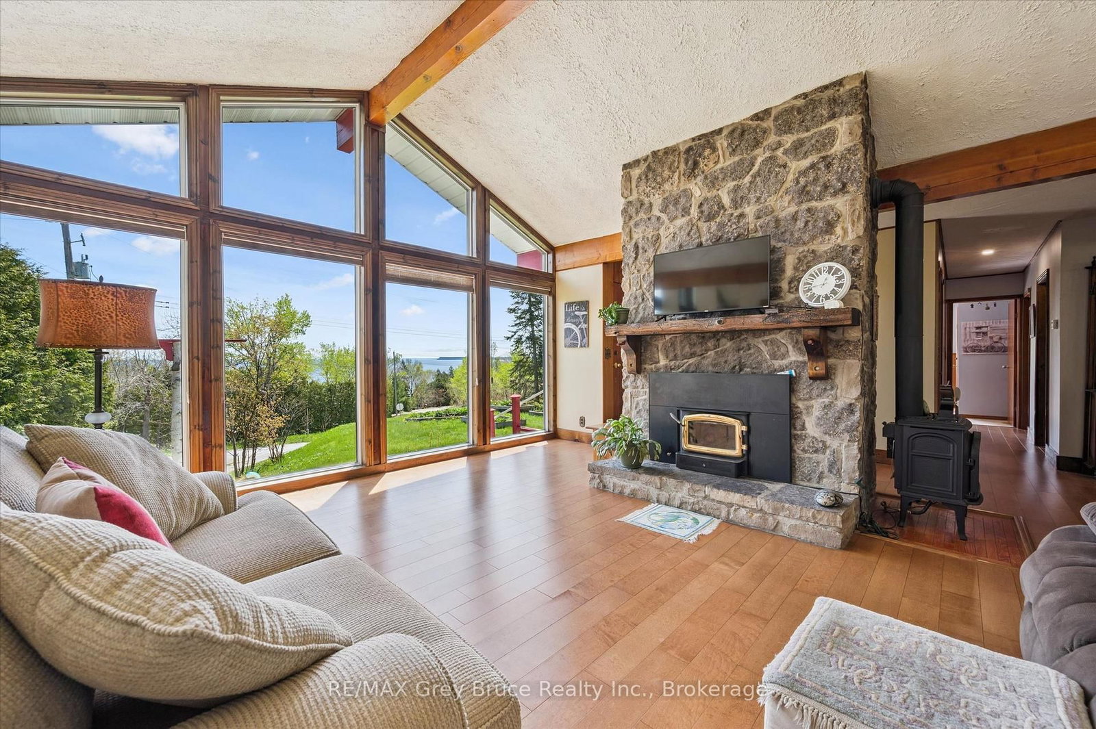 25 Shoreline Drive • Northern Bruce Peninsula, ON photo 4