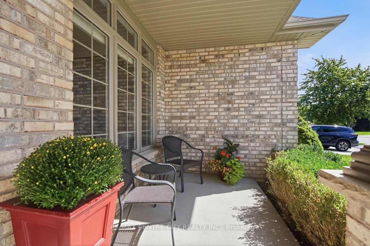 68 Willow Ridge Road • Middlesex Centre, ON photo 4