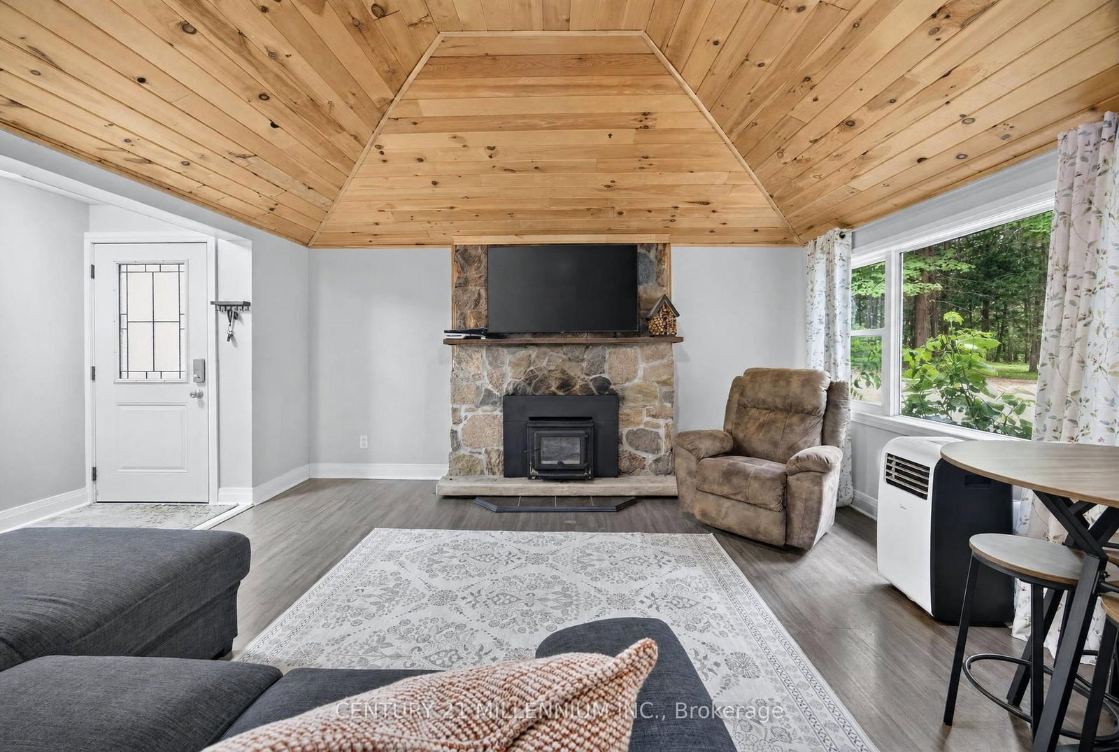 Detached House sold at 938289 Airport Road, Mulmur, Ontario, L9V 0L9 - Rural Mulmur - MLS: X13771908