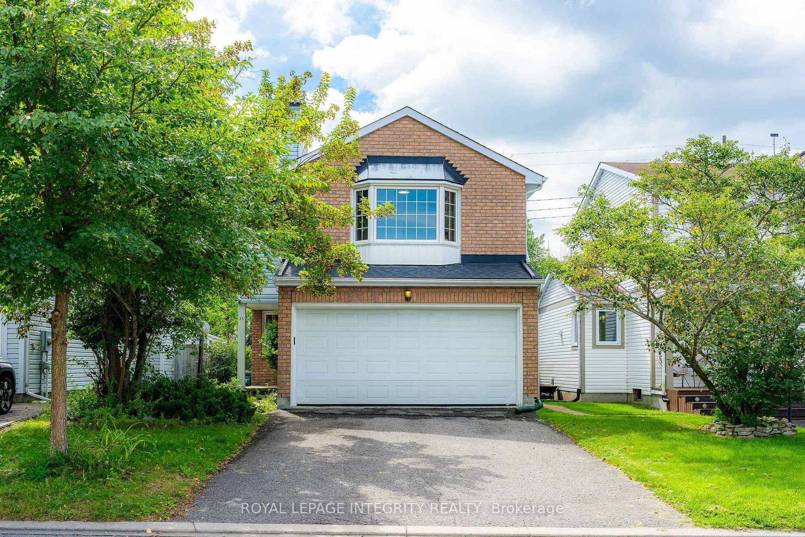 25 Springwater Drive • Ottawa, ON photo 2