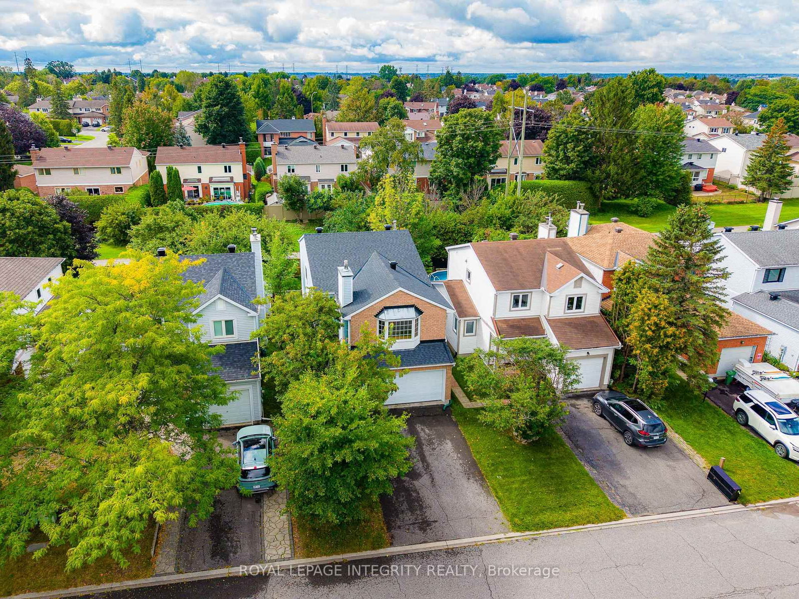 25 Springwater Drive • Ottawa, ON photo 3