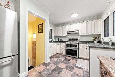 130 Hastings Drive • Belleville, ON photo 2