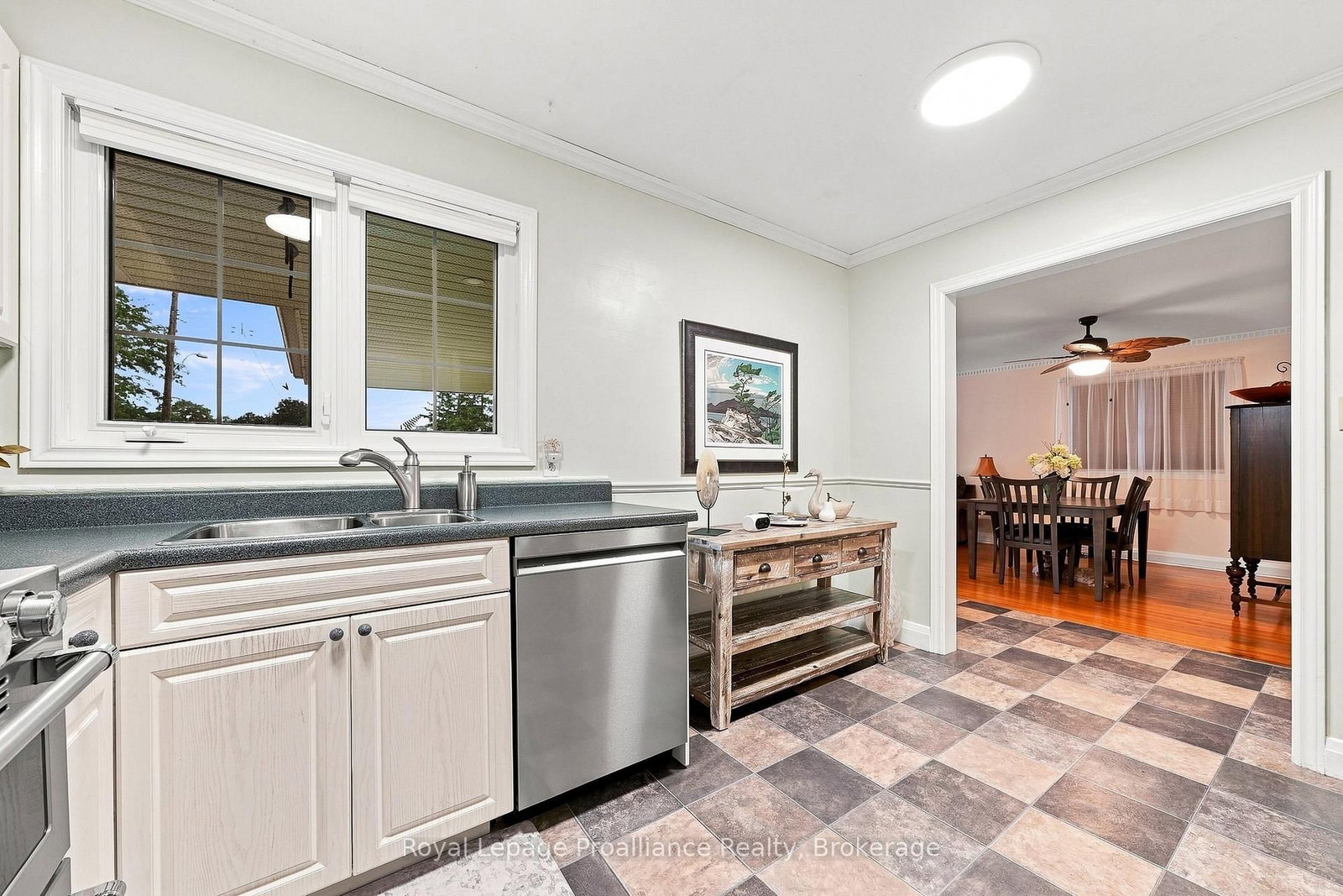 130 Hastings Drive • Belleville, ON photo 5